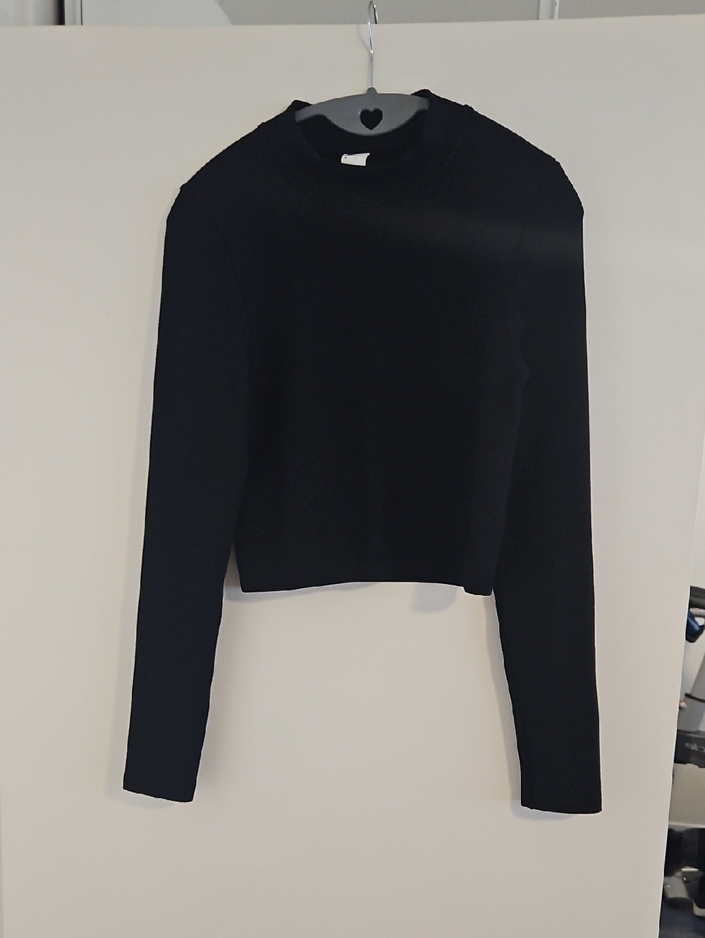 Fabletics Cropped Black Long-Sleeve